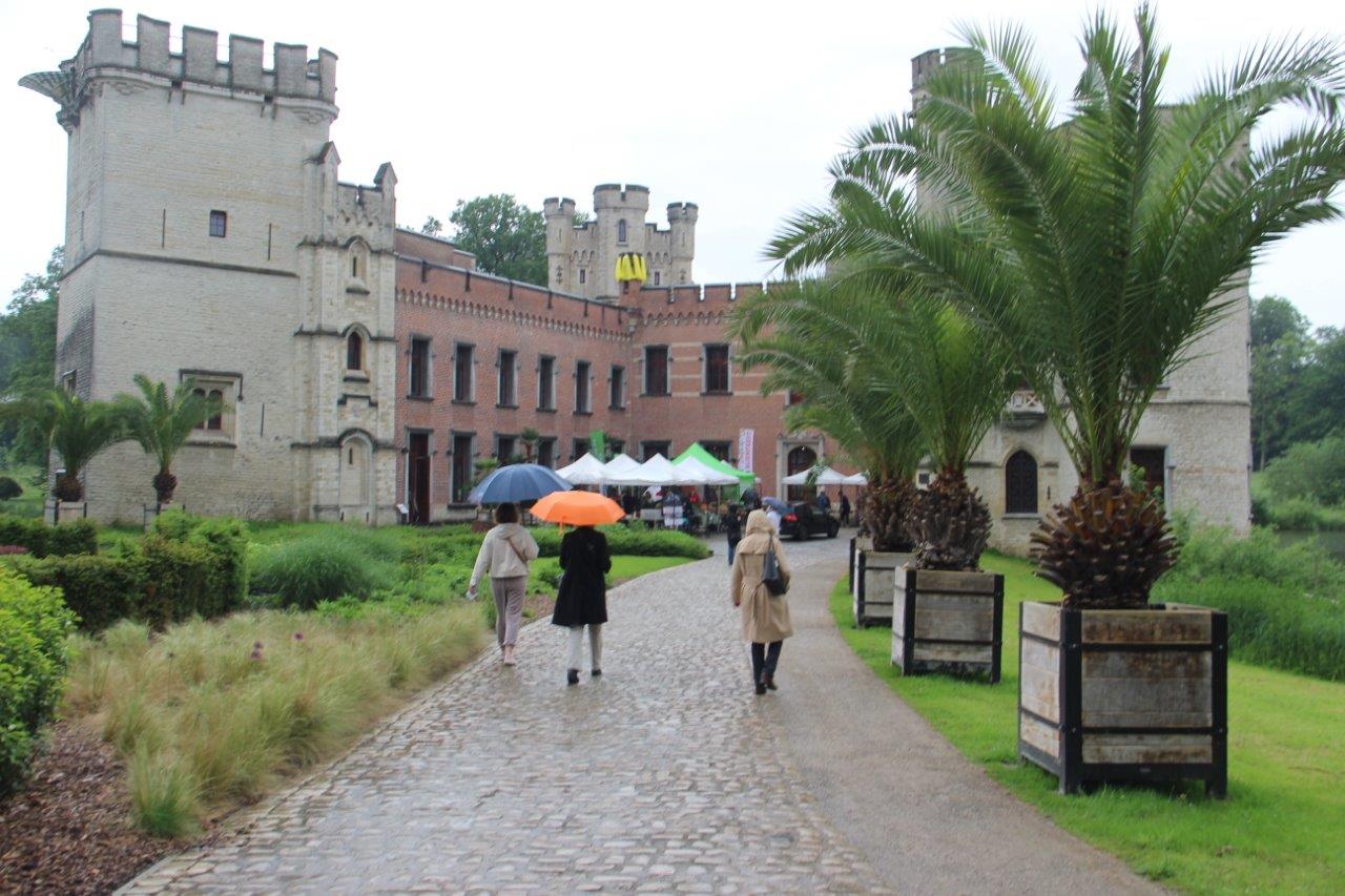 infomarkt aan kasteel