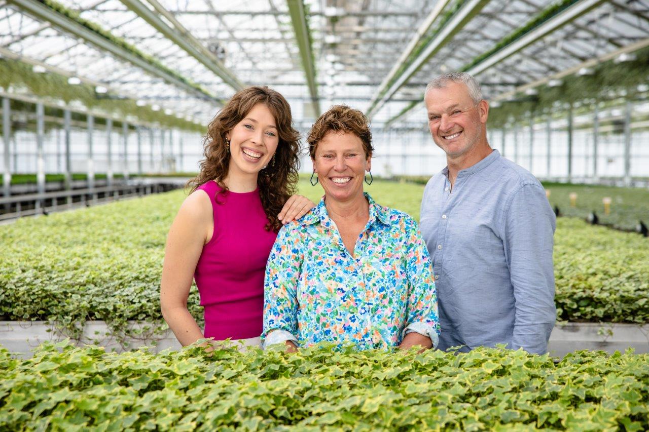 Nette, Els en Frank De Mol tussen de planten