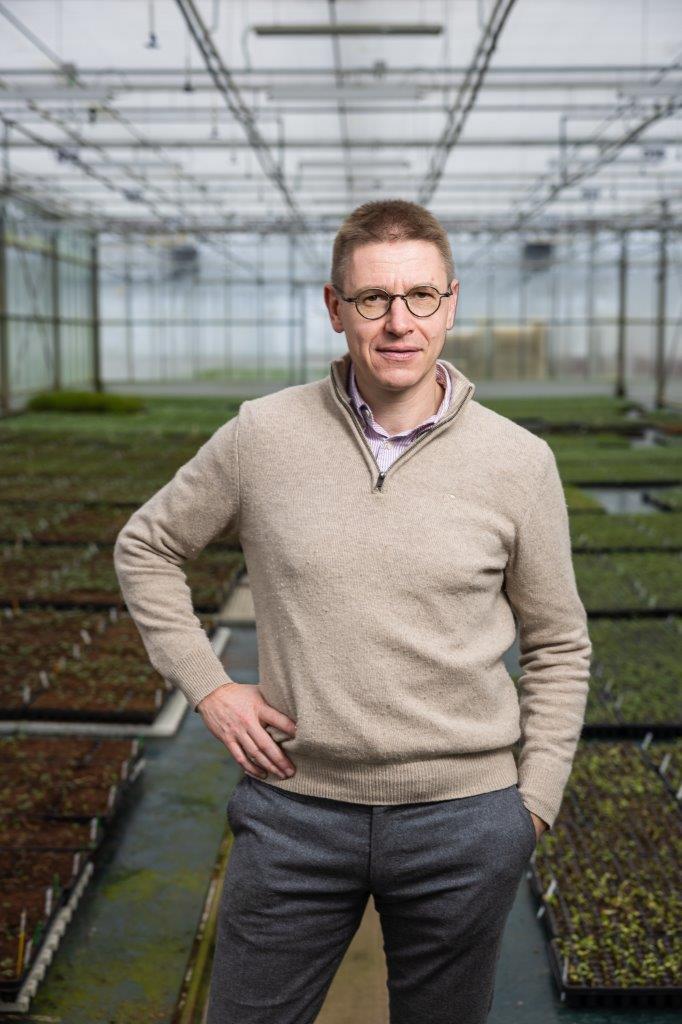 Johan in de serre