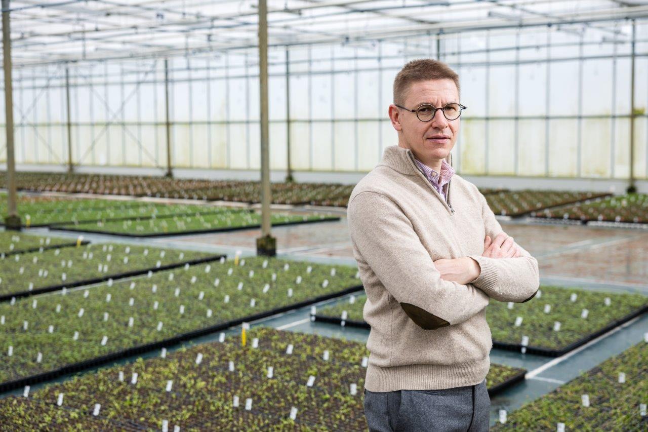Johan in de serre