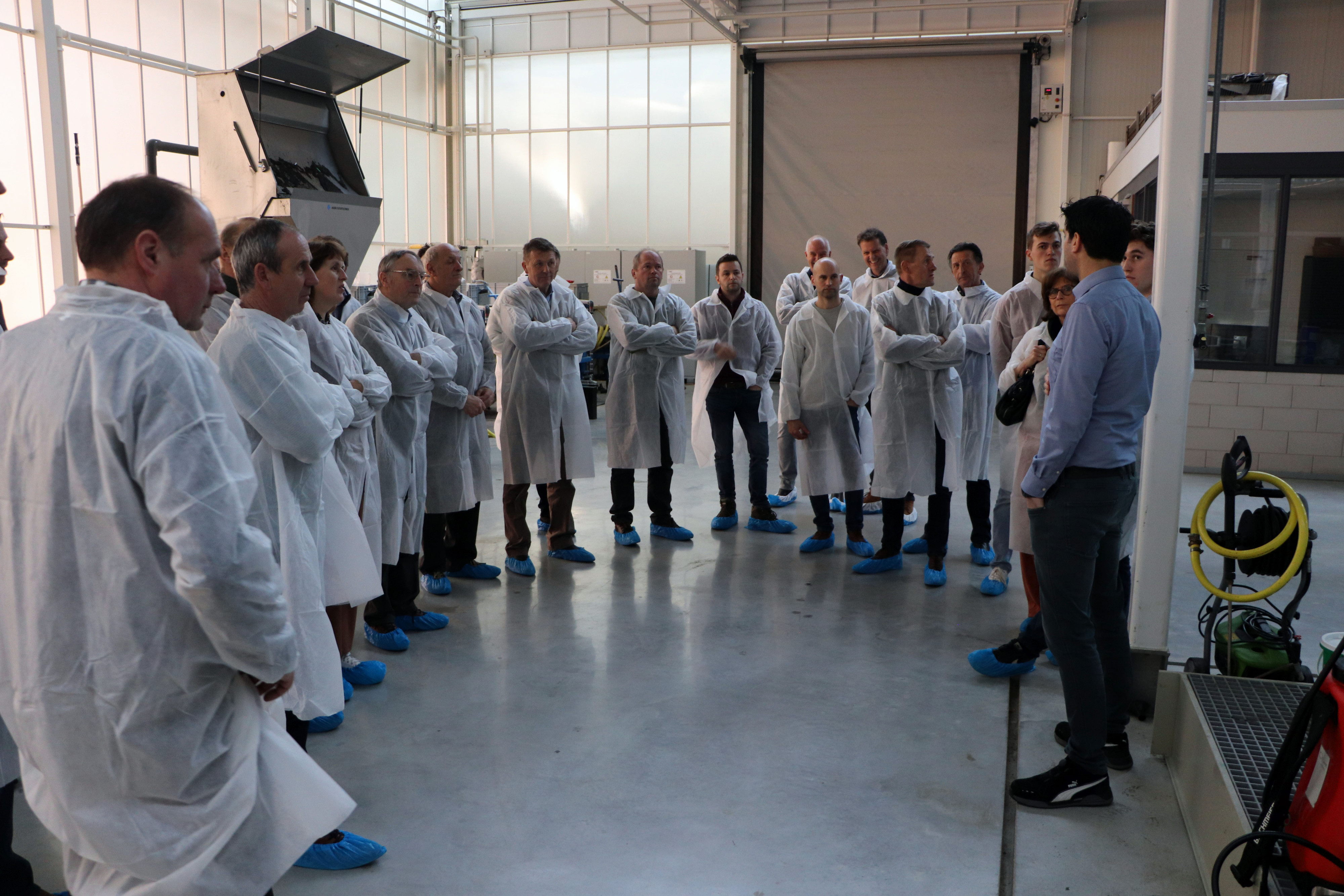groep bloemisten op bedrijfsbezoek