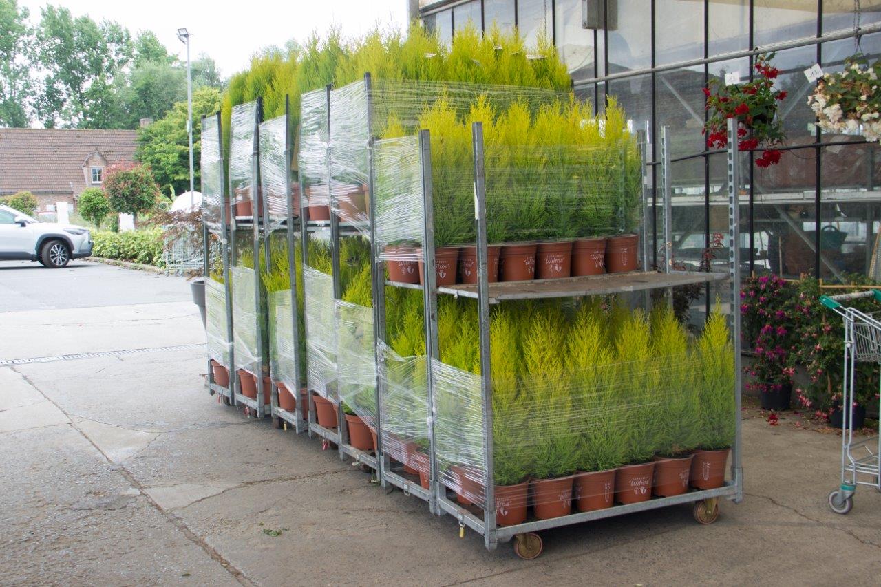 met planten geladen CC-kar
