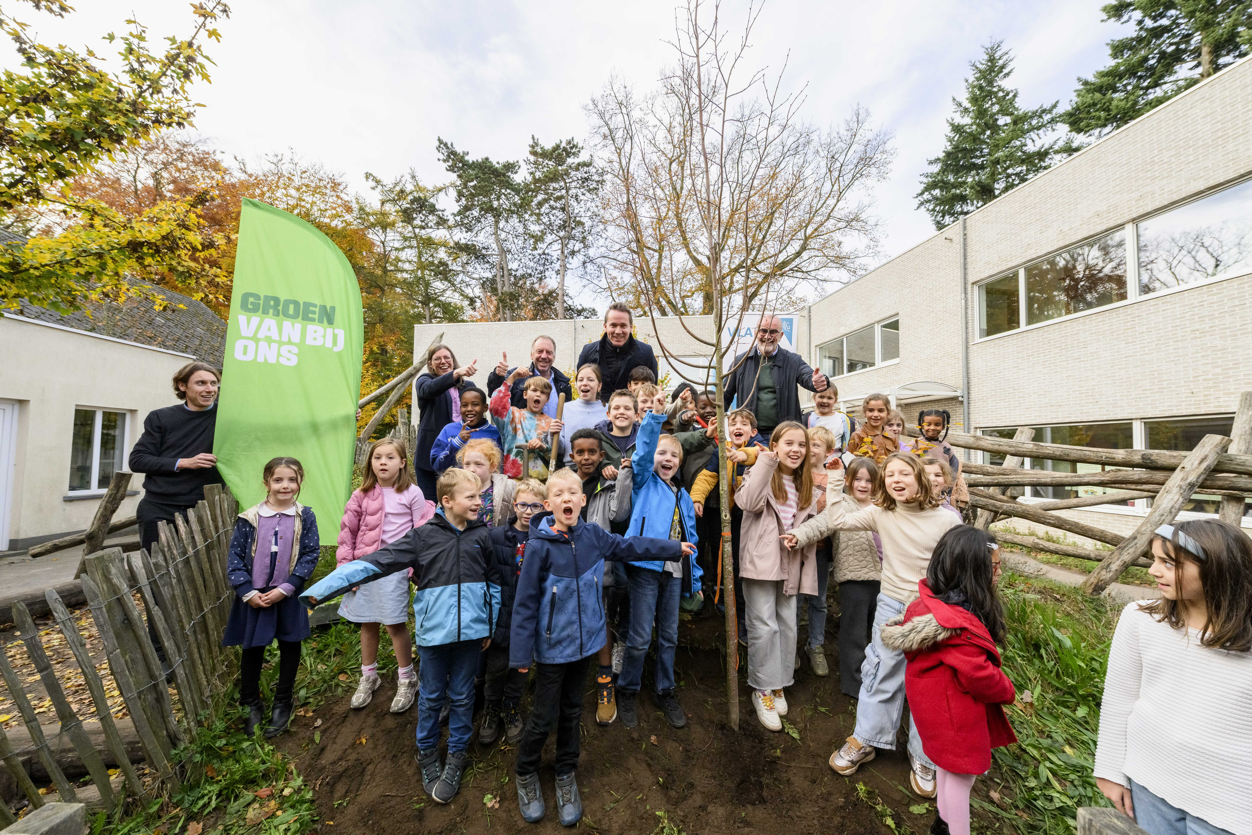 de minister en de groep kinderen