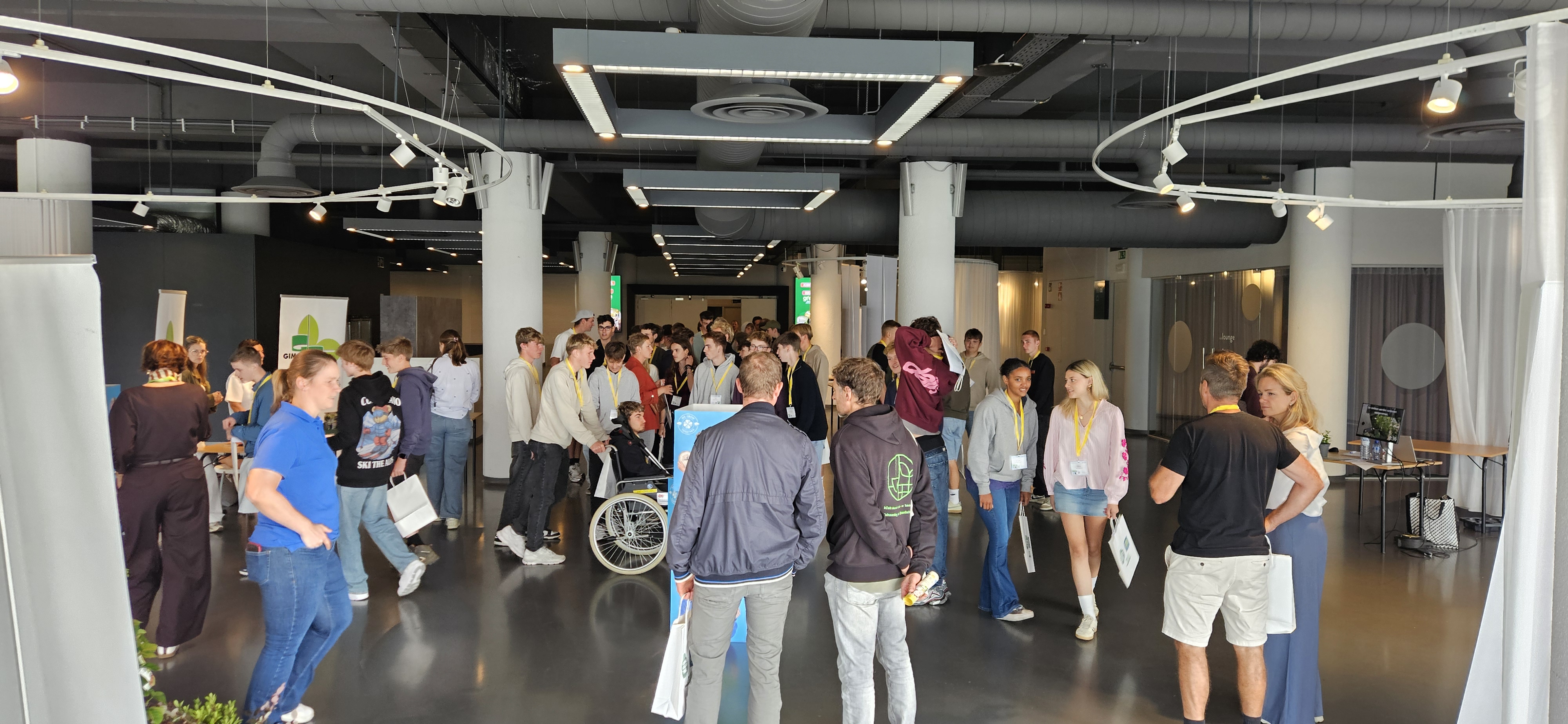 leerlingen op jobbeurs