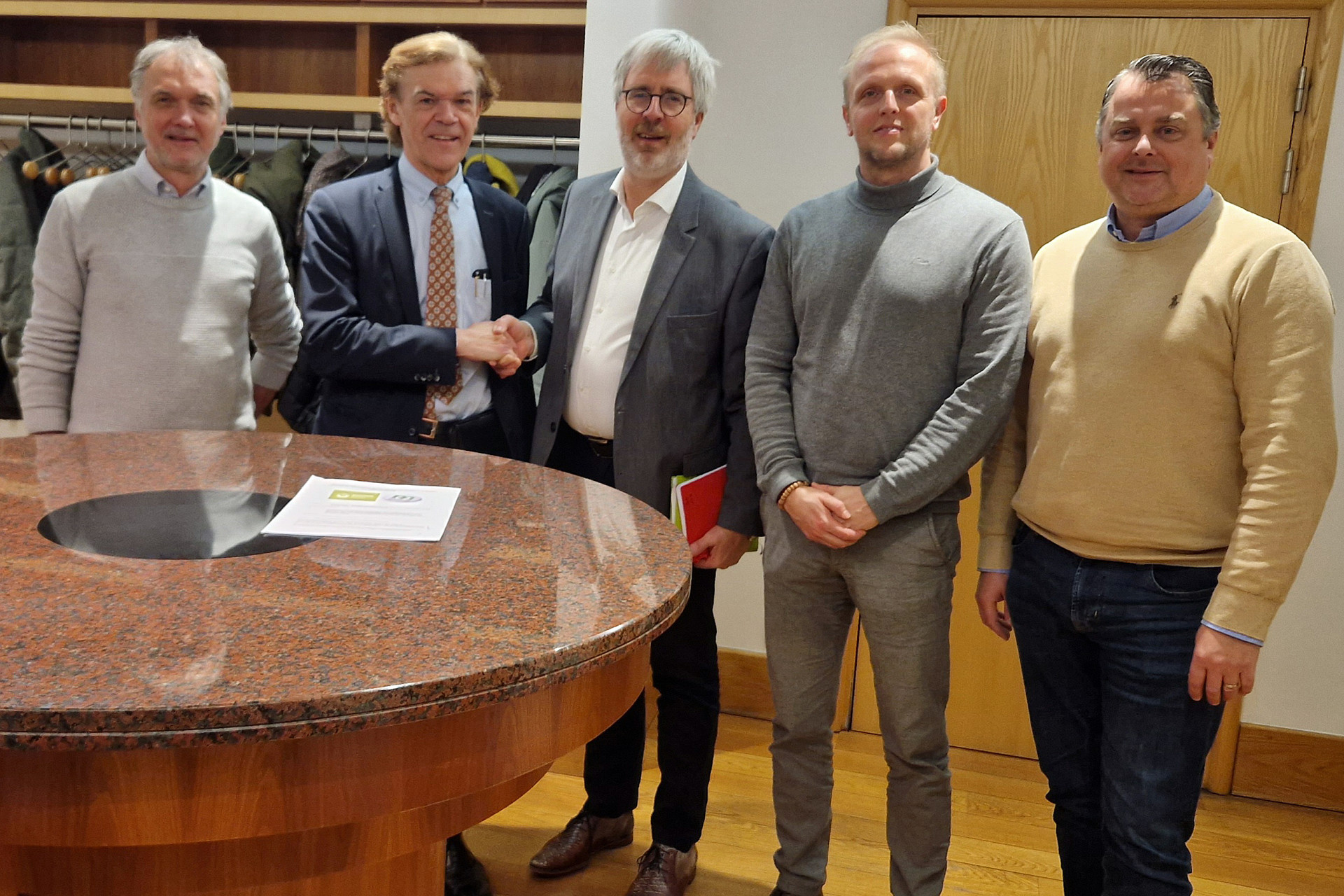 Chris Botterman en vertegenwoordigers CM
