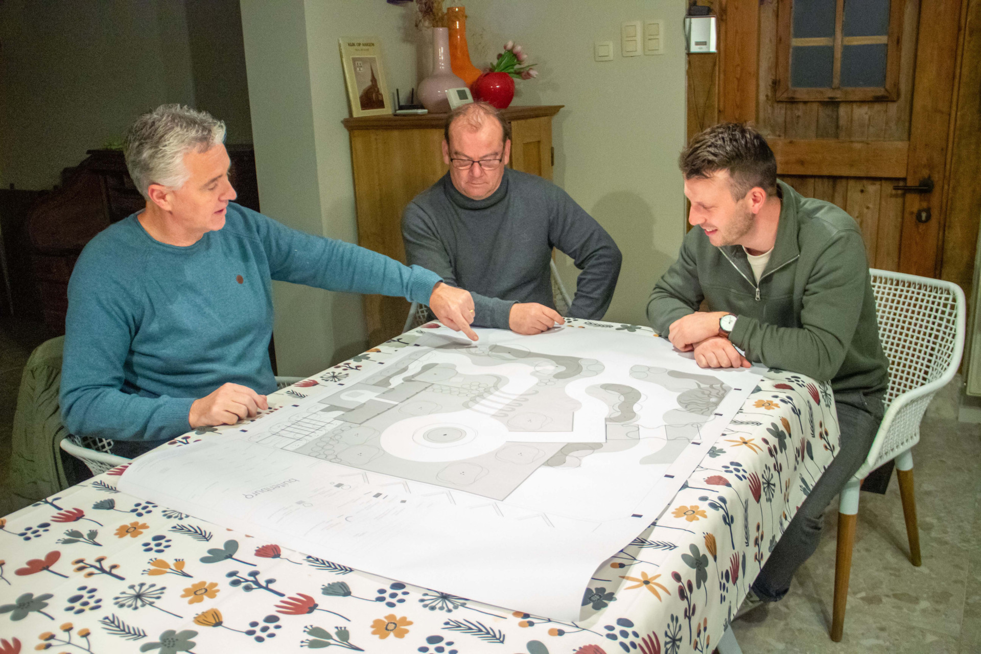 de drie architecten met het plan